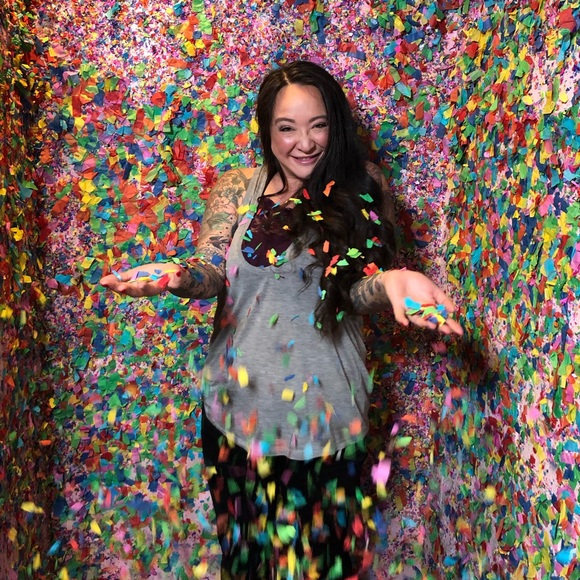 Meet your Posher, Danielle - Picture 1 of 4